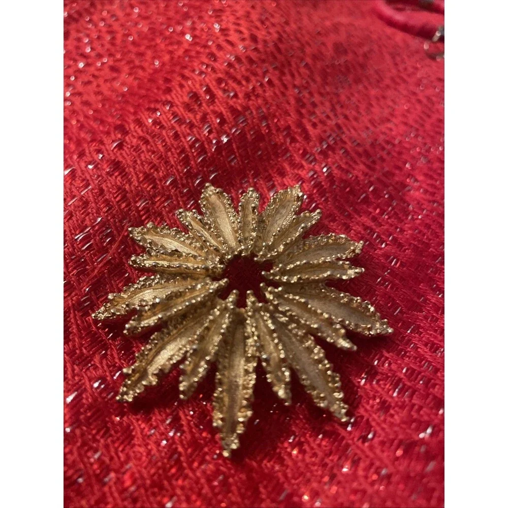 Vintage 70s AVON Gold Tone Textured  Flower Star / Sun Burst Brooch Pin Signed